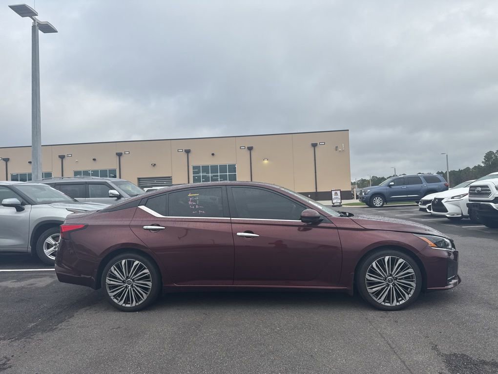 Used 2023 Nissan Altima 2.5 SL image 2