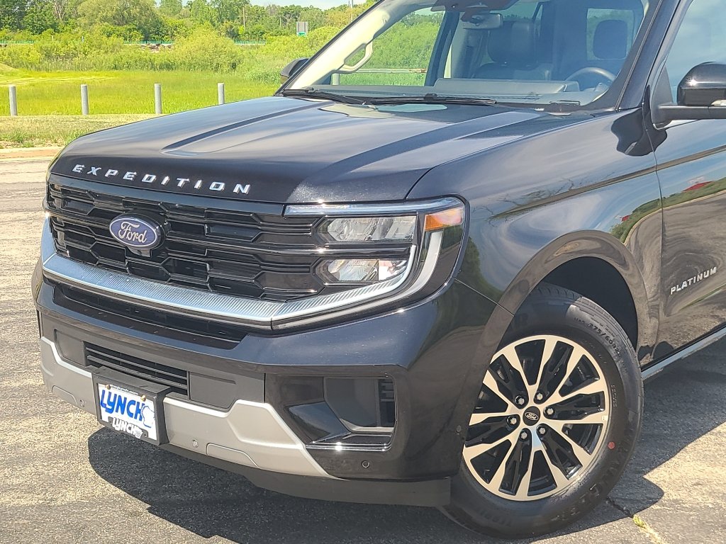 Used 2025 Ford Expedition Platinum AWD/4WD image 8