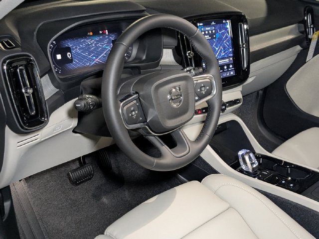 New 2026 Volvo XC40 B5 Plus w/ Protection Package Premier AWD/4WD image 12