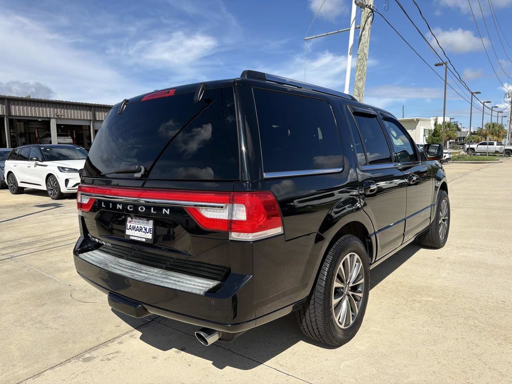 Used 2017 Lincoln Navigator Select RWD image 8