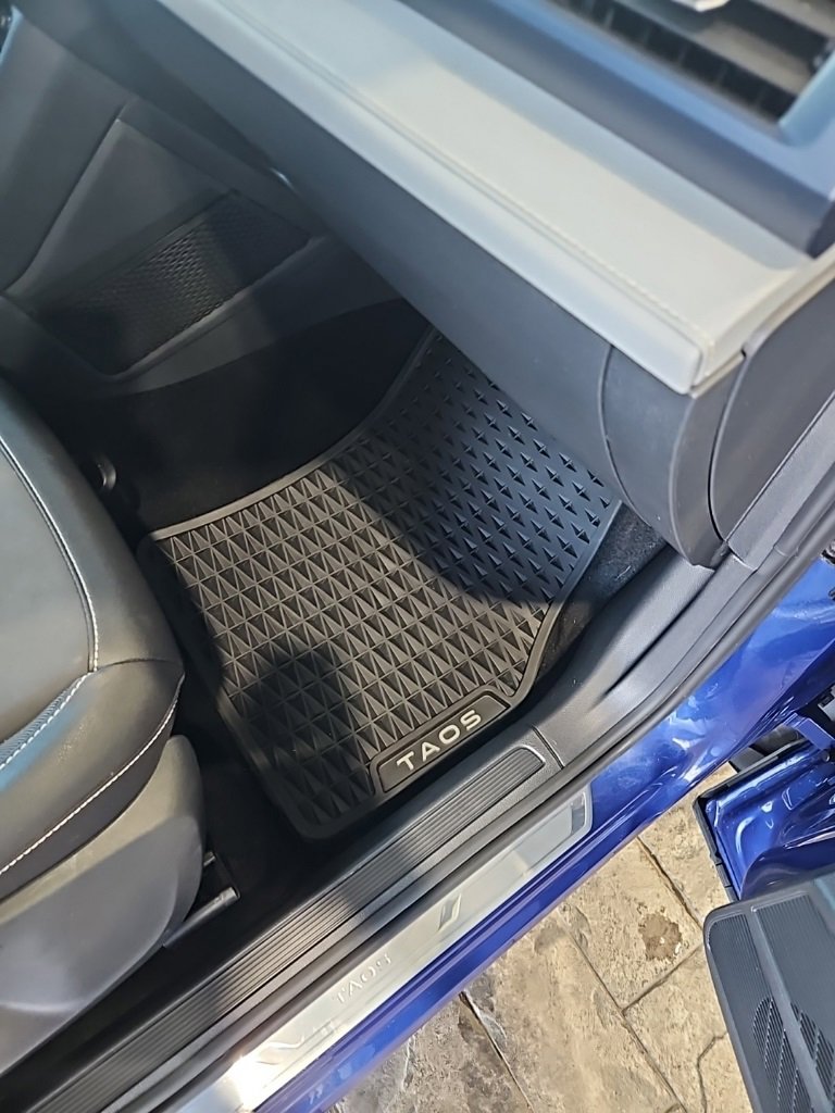 Used 2024 Volkswagen Taos SE w/ Black Wheel Plus Package image 14