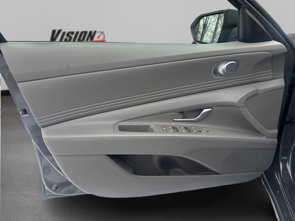 Certified 2025 Hyundai Elantra SEL image 21
