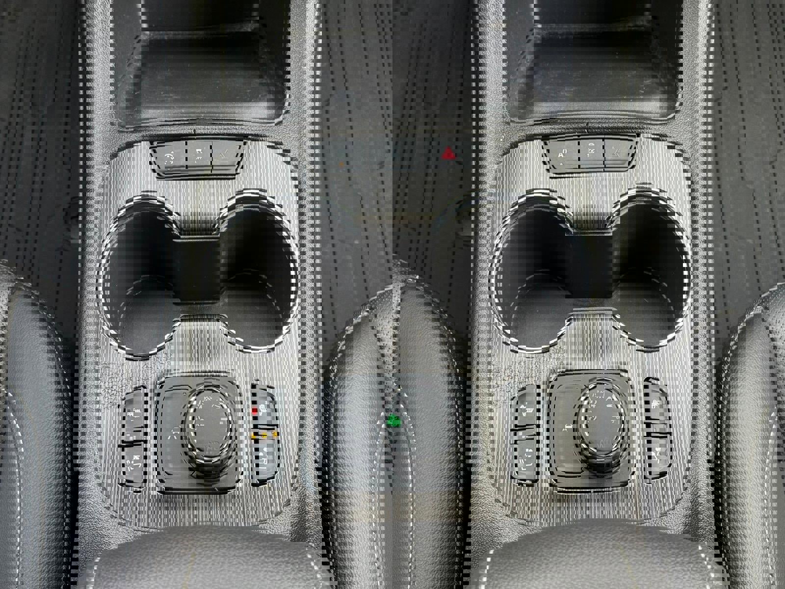 Used 2023 GMC Acadia SLT w/ Elevation Edition image 11