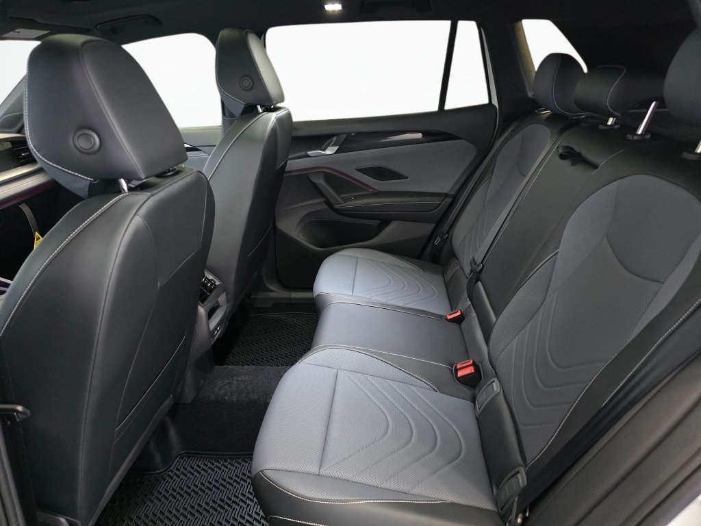 New 2026 Volkswagen Tiguan SE R-Line AWD/4WD image 36