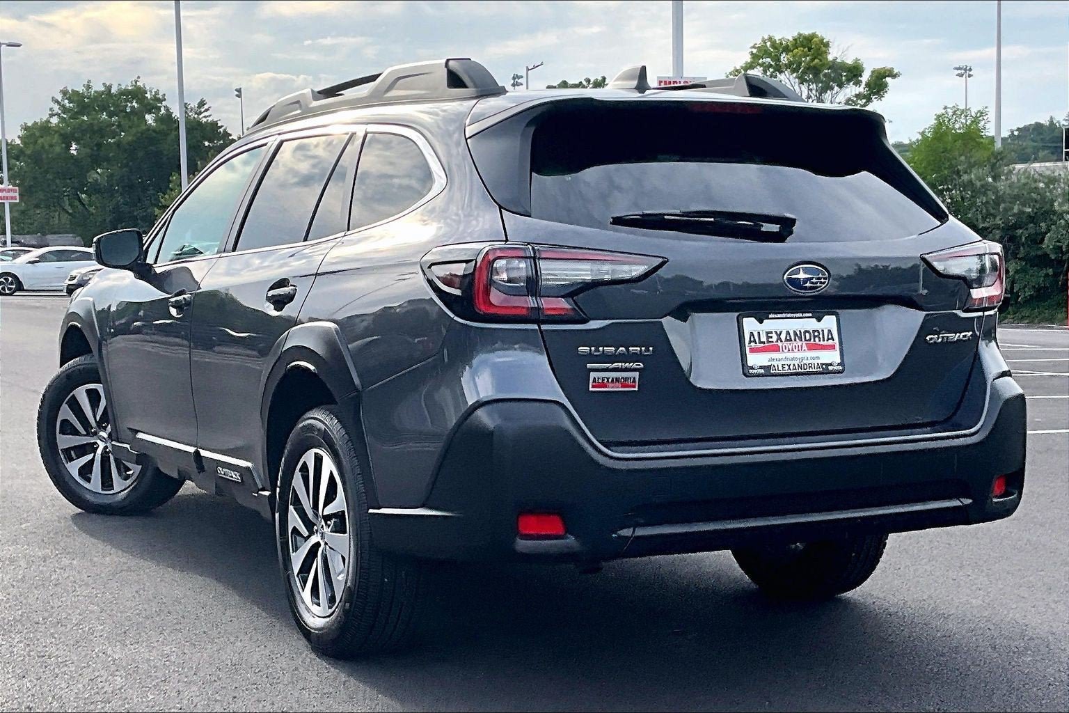 Used 2024 Subaru Outback Premium AWD/4WD image 10