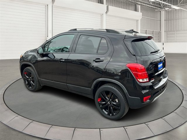 Used 2020 Chevrolet Trax LT w/ Sun & Sound Package image 2