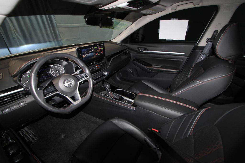 Used 2024 Nissan Altima 2.5 SR w/ SR Premium Package image 2