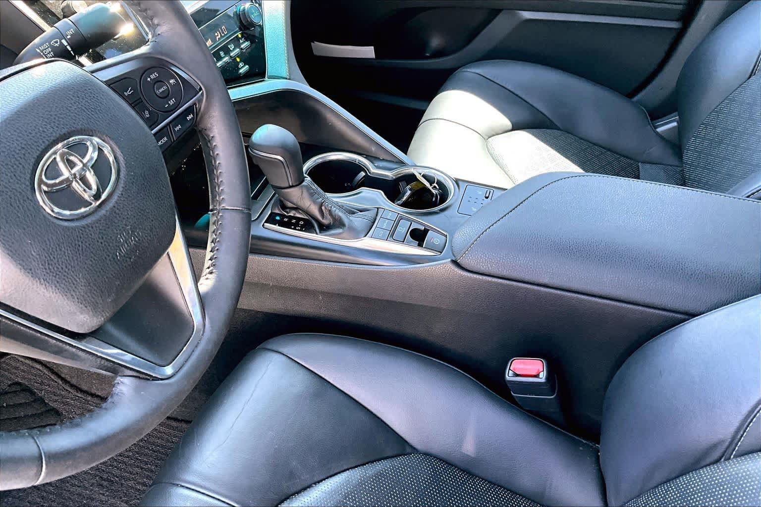 Used 2018 Toyota Camry XSE FWD image 16