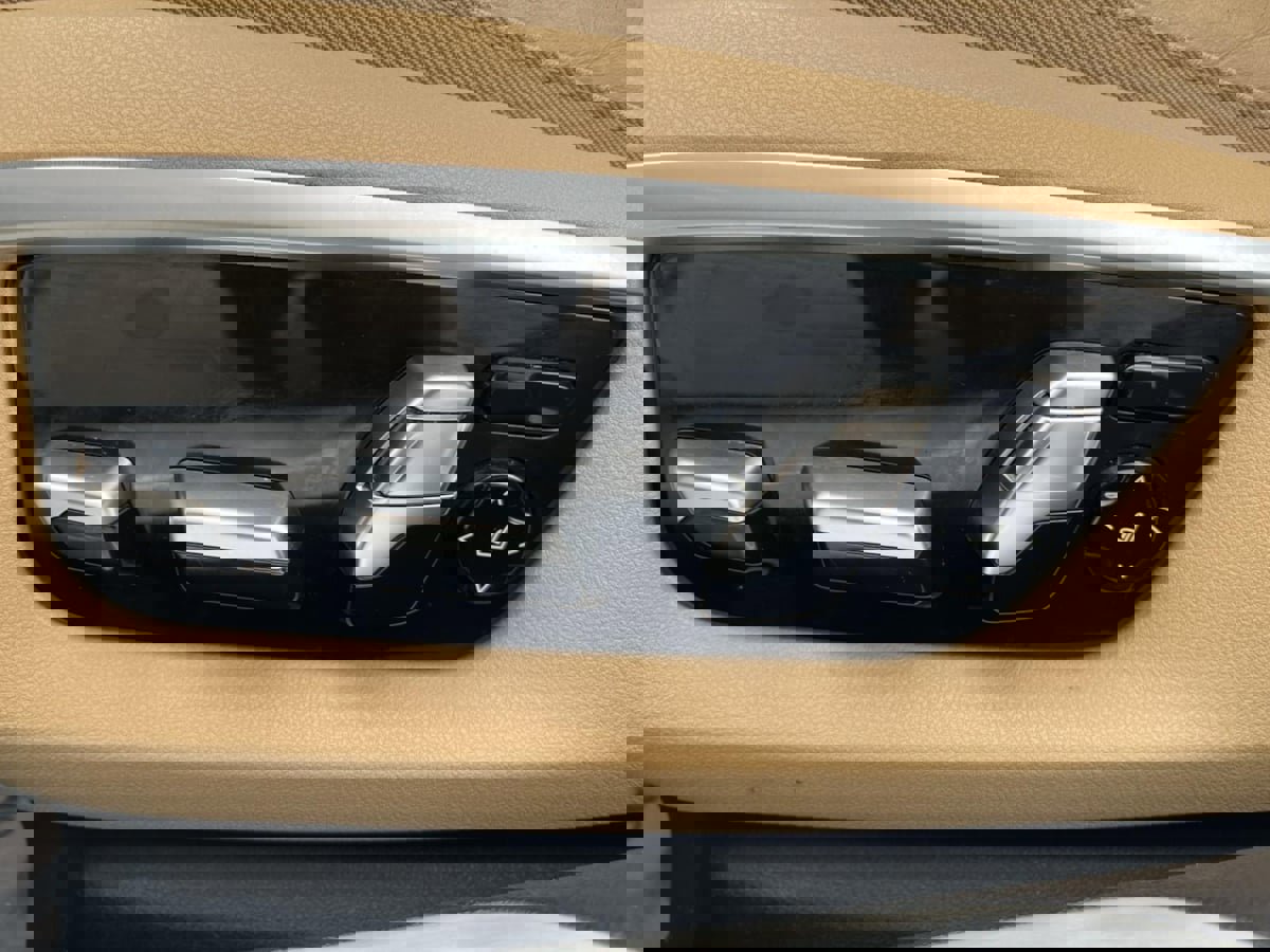 Used 2016 BMW 750i RWD image 15