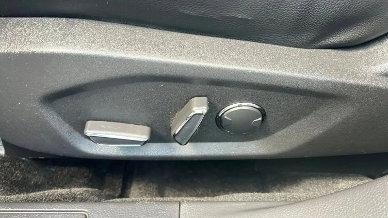 Used 2016 Ford Fusion Energi SE FWD image 18