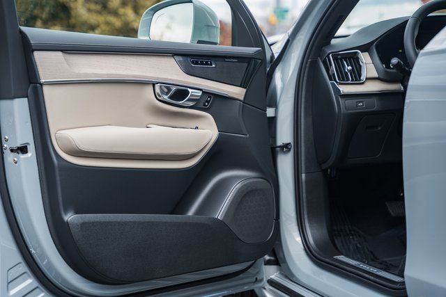 New 2026 Volvo XC90 B6 Plus w/ Protection Package Premier image 36