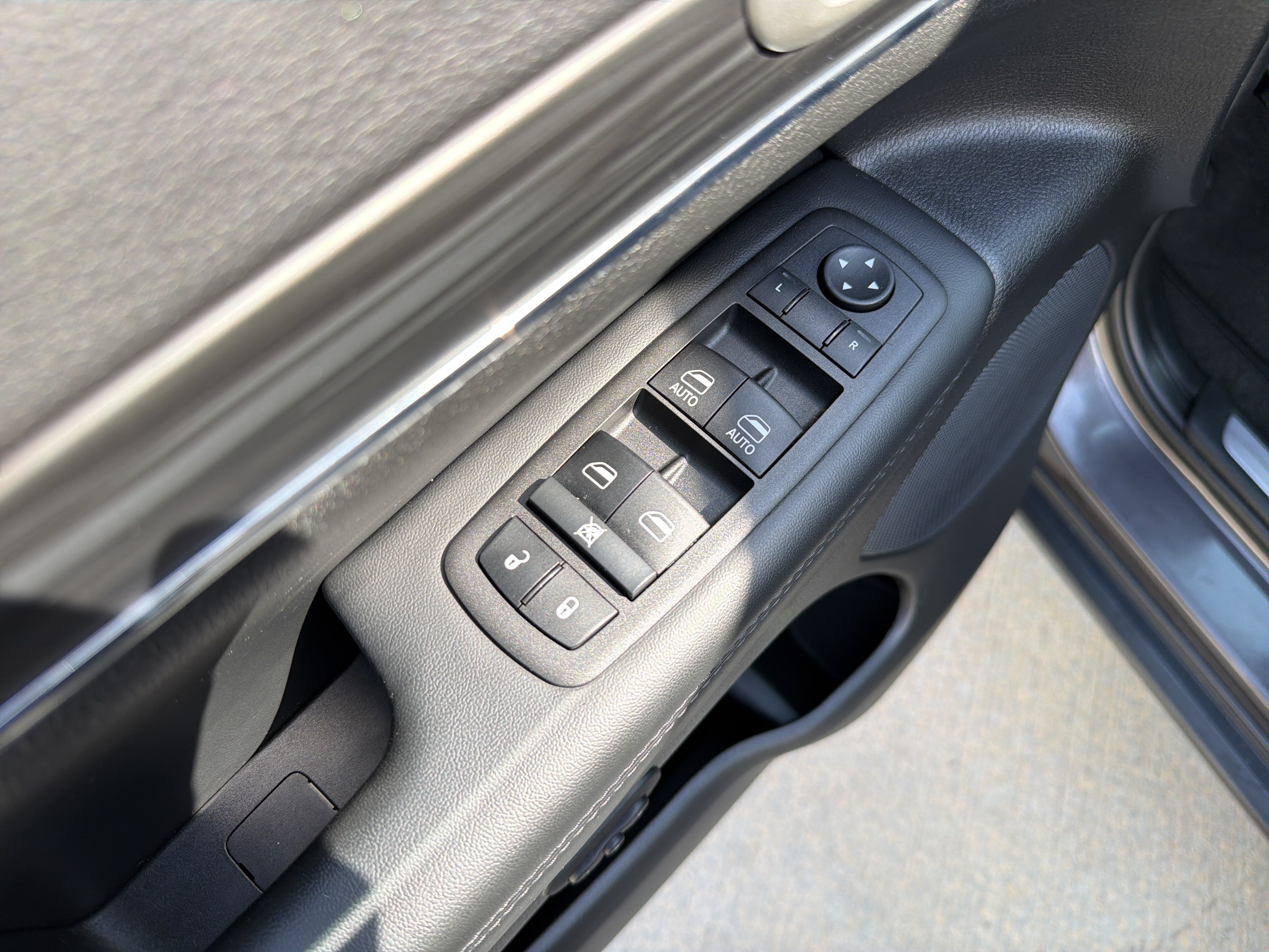 Used 2021 Jeep Grand Cherokee Limited AWD/4WD image 15