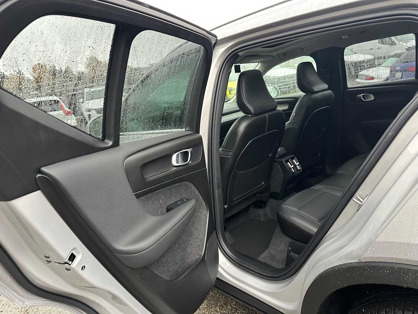 Used 2025 Volvo XC40 B5 Plus w/ Climate Package image 16