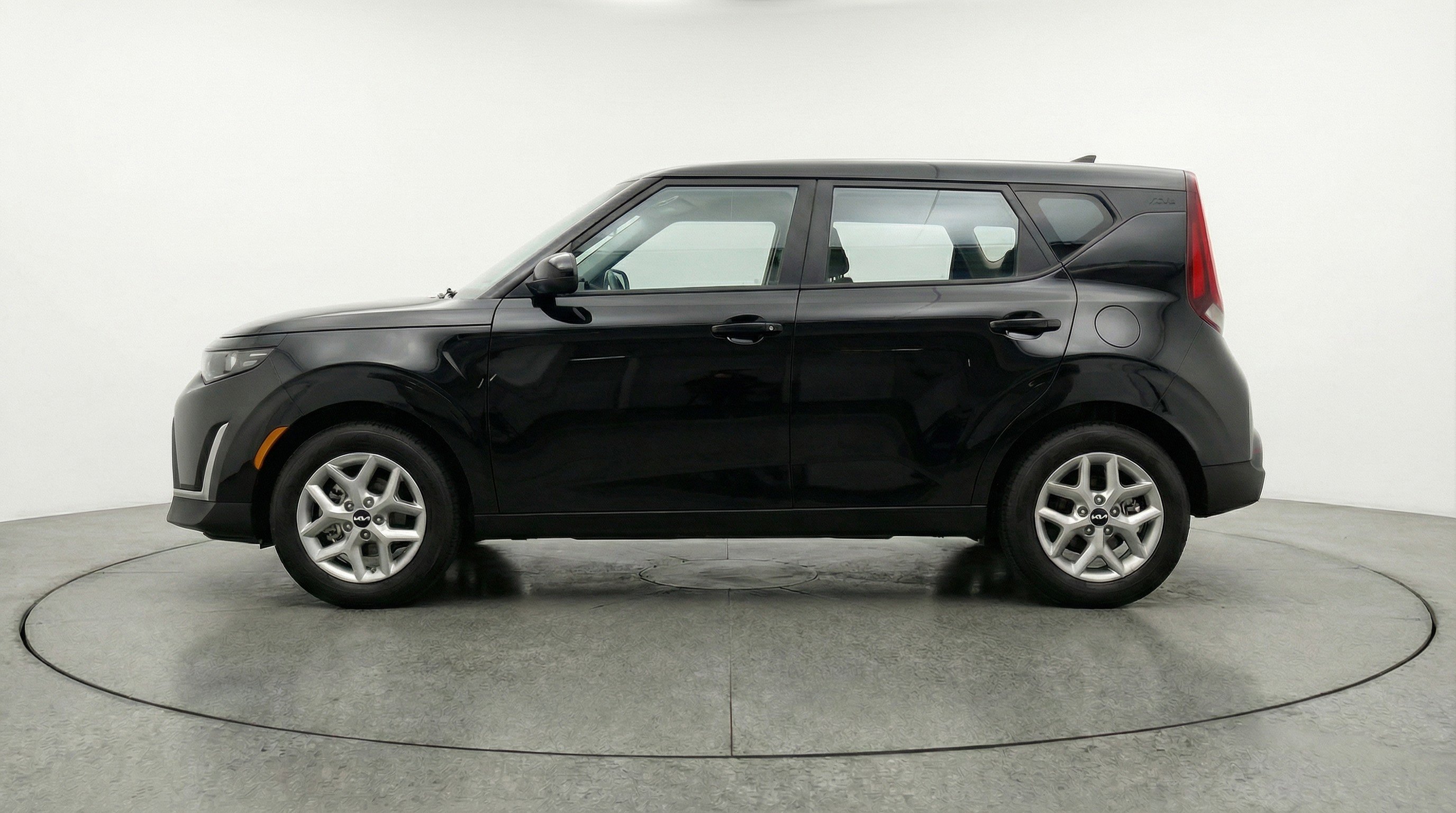 Used 2025 Kia Soul LX w/ LX Technology Package image 5