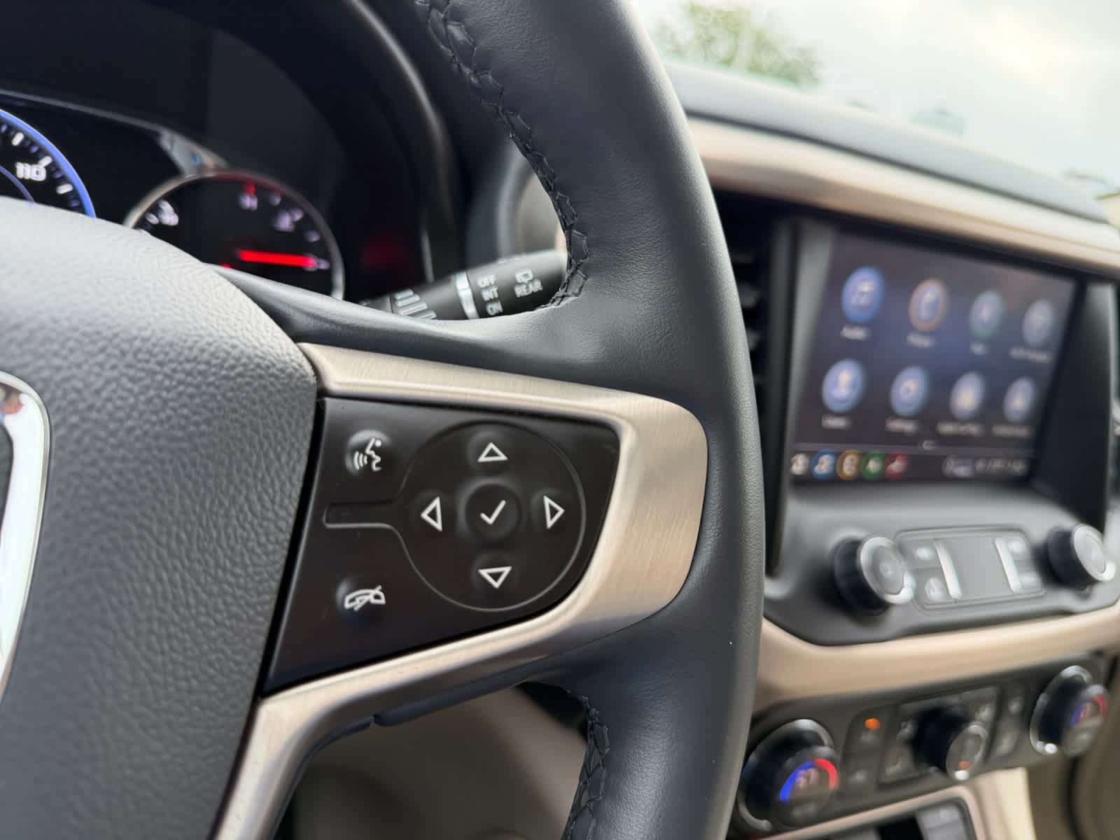 Used 2023 GMC Acadia Denali w/ Denali Ultimate Package AWD/4WD image 23