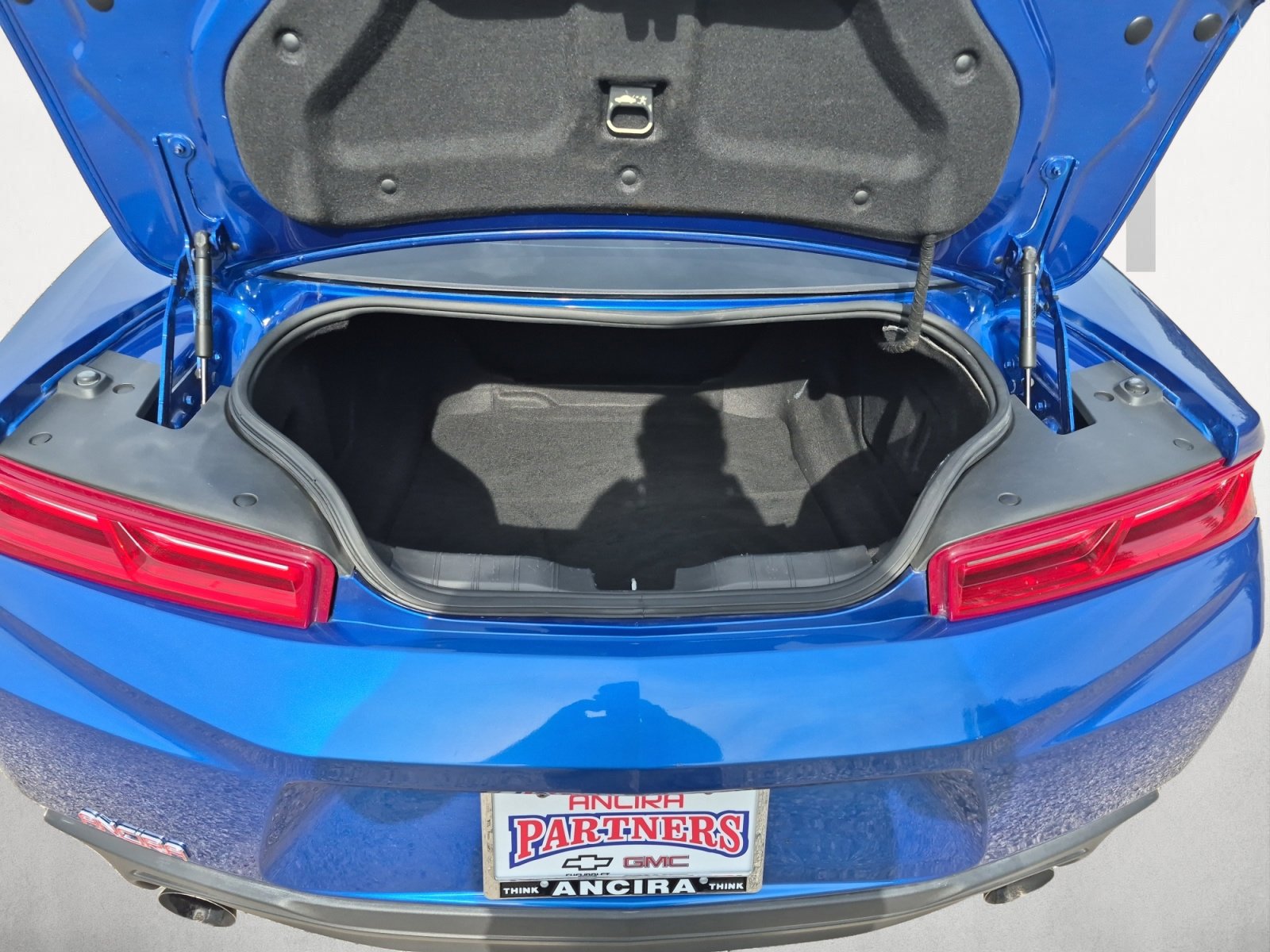 Used 2018 Chevrolet Camaro LT w/ Technology Package RWD image 12