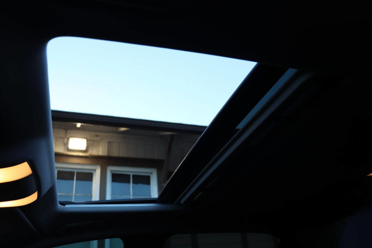 Used 2013 Mercedes-Benz E 350 Sedan image 36