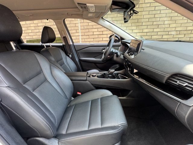 Used 2024 Nissan Rogue SL w/ SL Premium Package AWD/4WD image 17