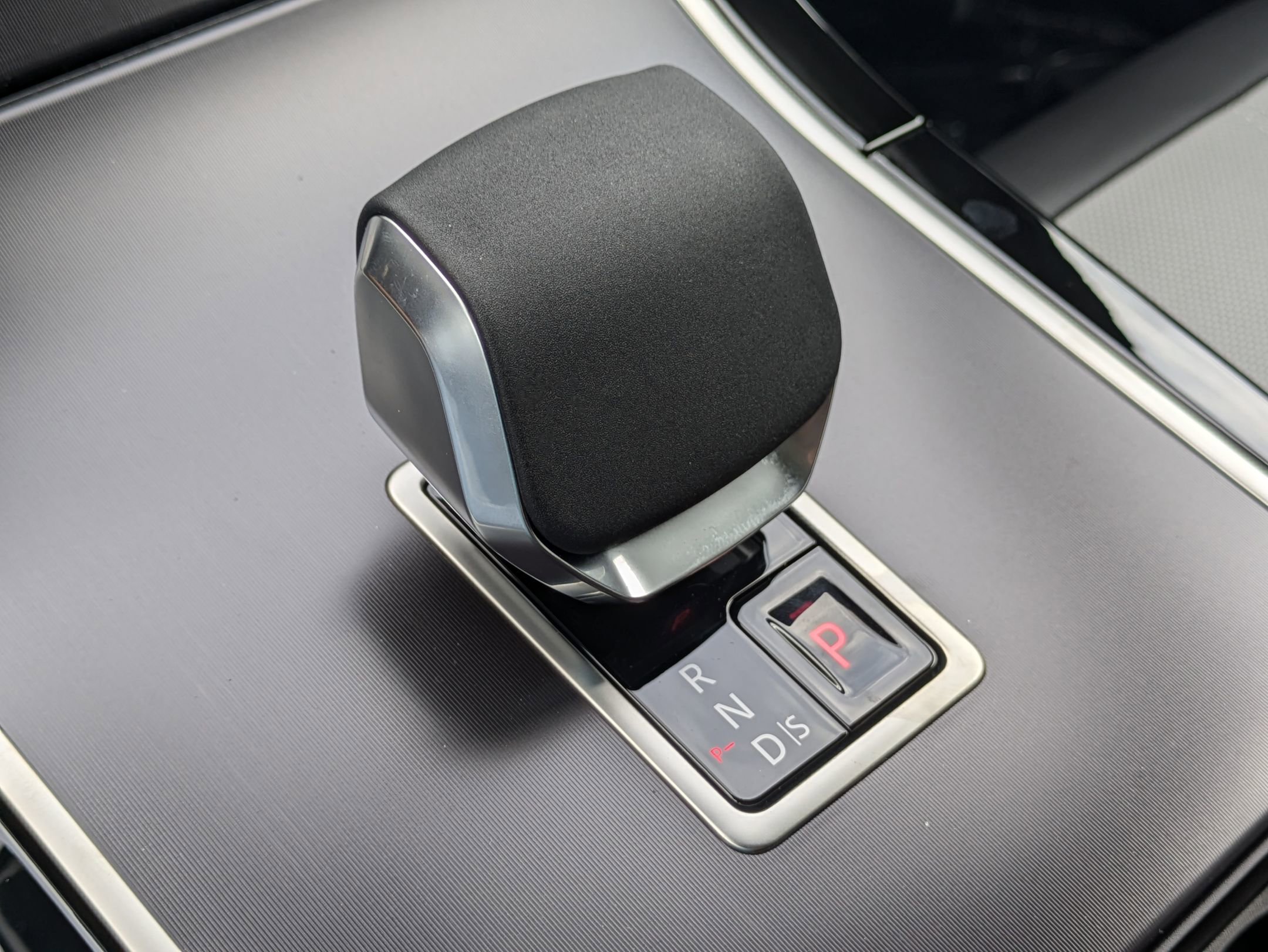 New 2026 Land Rover Range Rover Velar Dynamic SE image 16