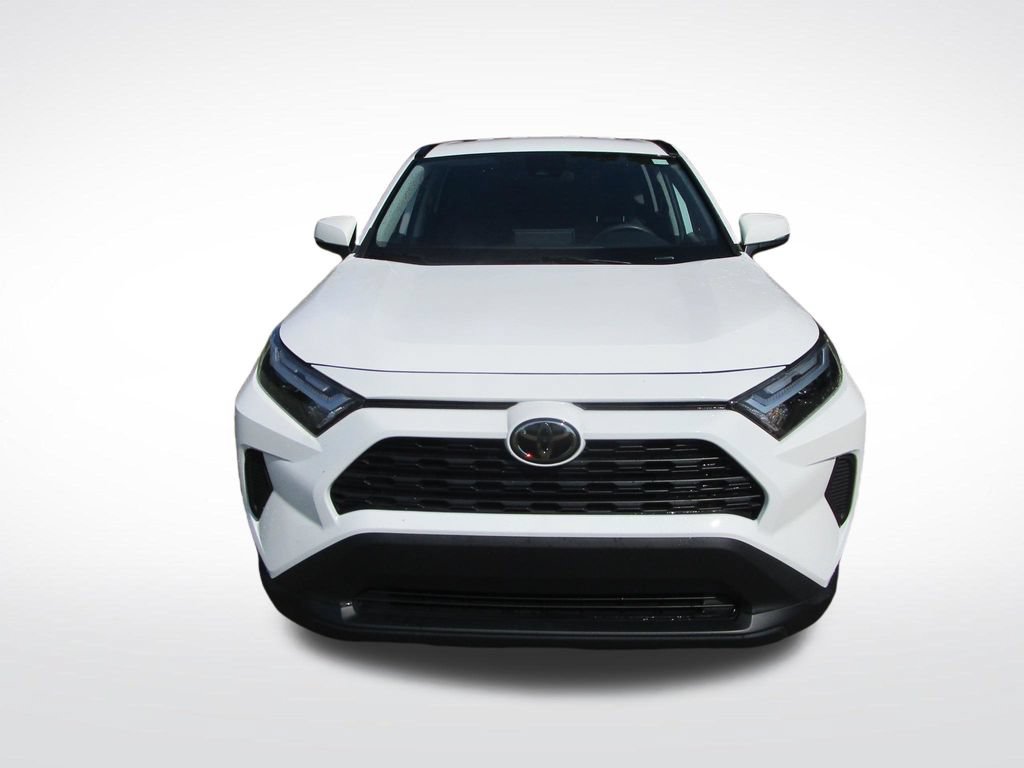 Used 2025 Toyota RAV4 XLE FWD image 5