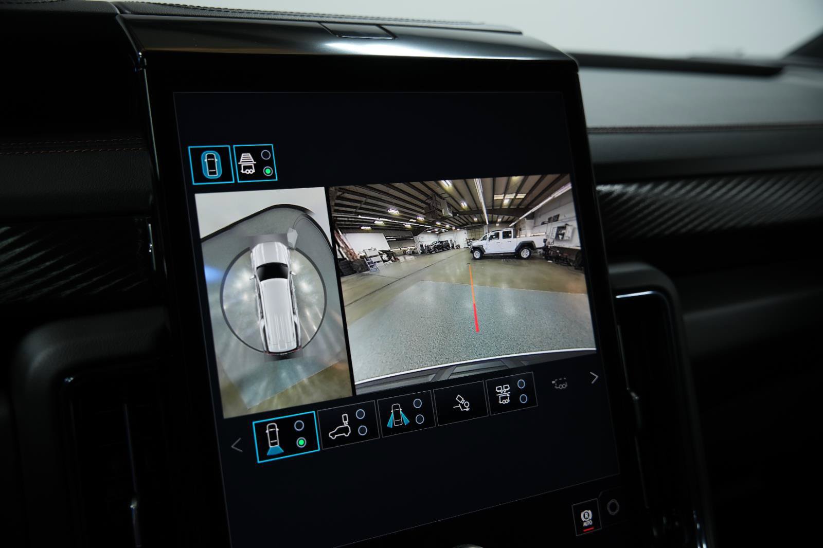 New 2026 GMC Yukon XL AT4 w/ AT4 Premium Plus Package AWD/4WD image 43
