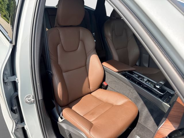 Certified 2024 Volvo XC60 T8 Plus w/ Protection Package Premier AWD/4WD image 29