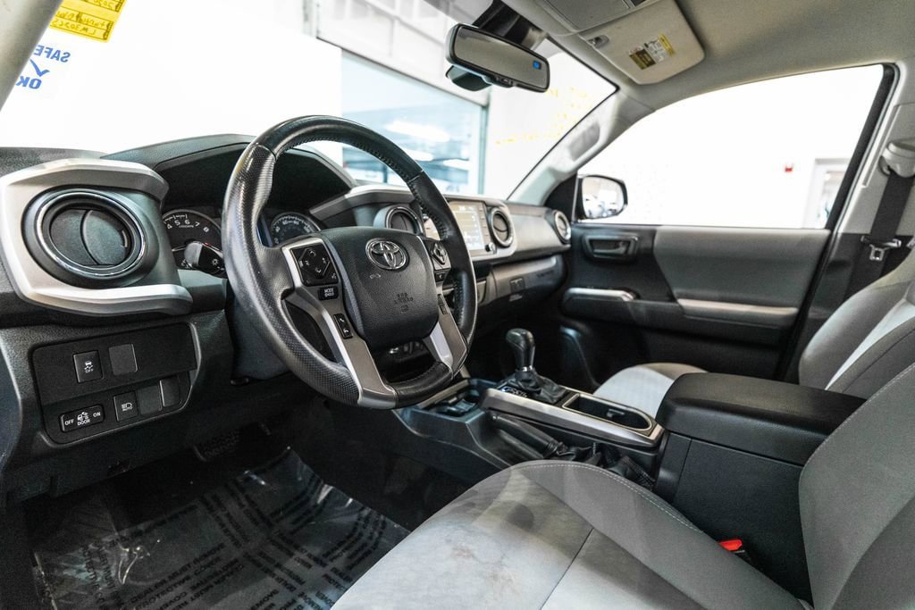 Used 2020 Toyota Tacoma SR5 w/ Technology Package AWD/4WD image 4