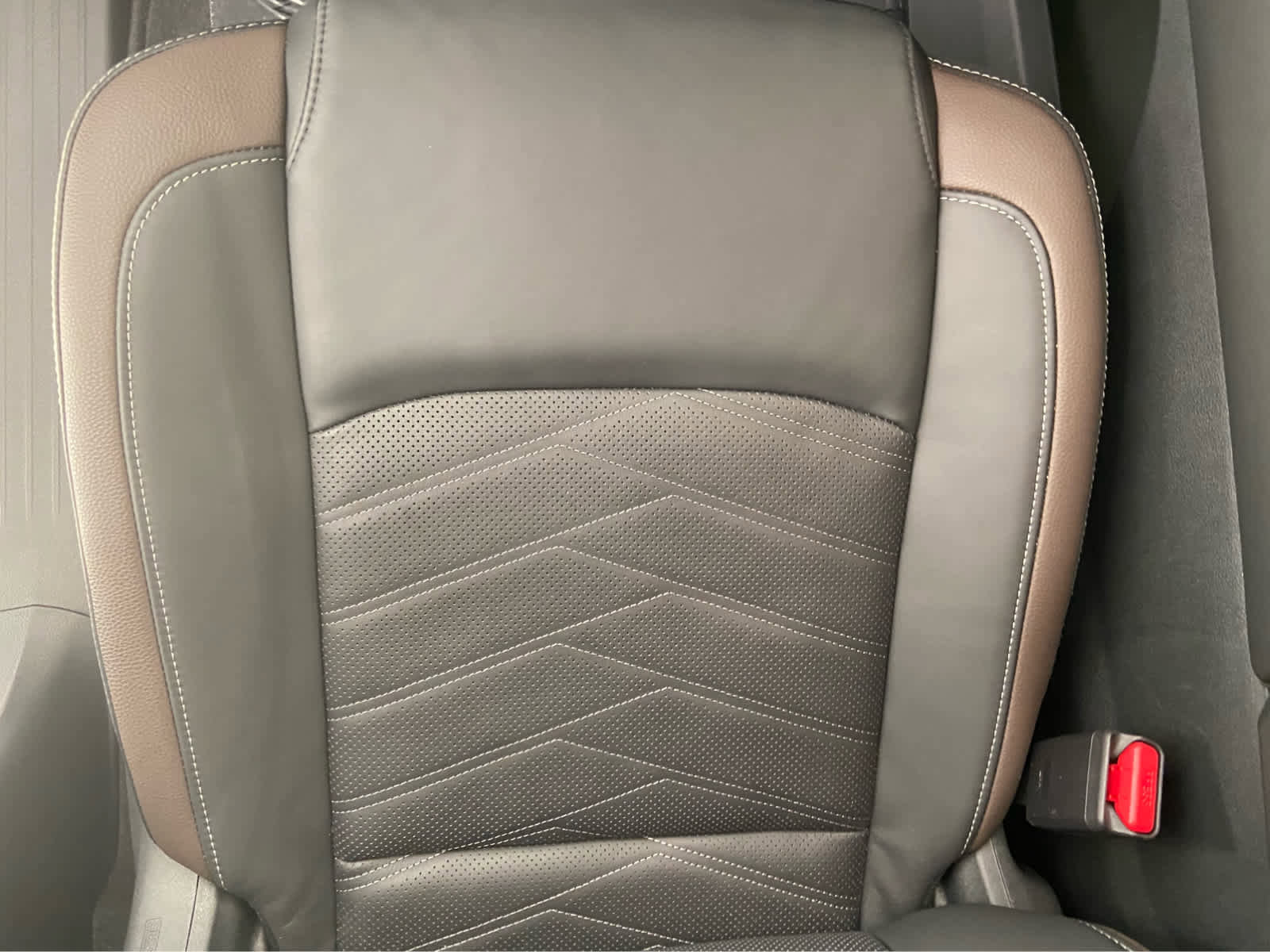 Used 2025 Nissan Pathfinder Platinum w/ Cargo Package image 40