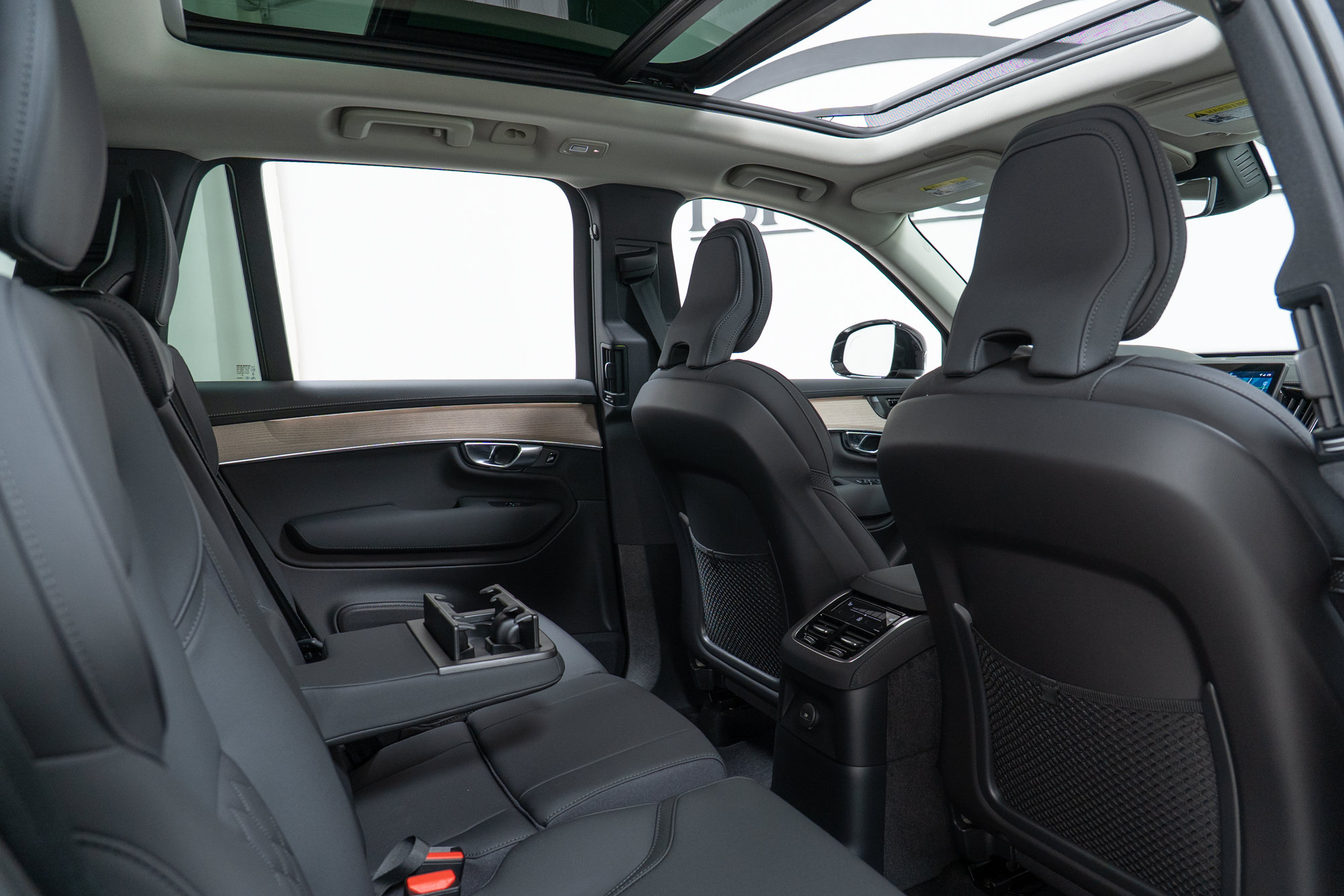 New 2026 Volvo XC90 T8 Plus w/ Protection Package Premier AWD/4WD image 23
