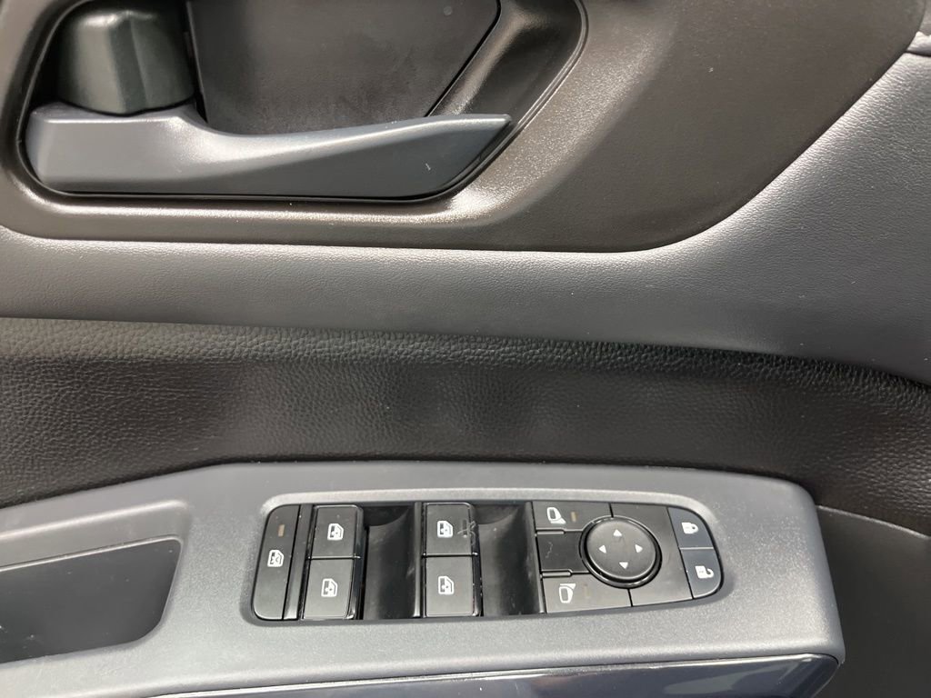 Used 2024 Nissan Pathfinder S image 30