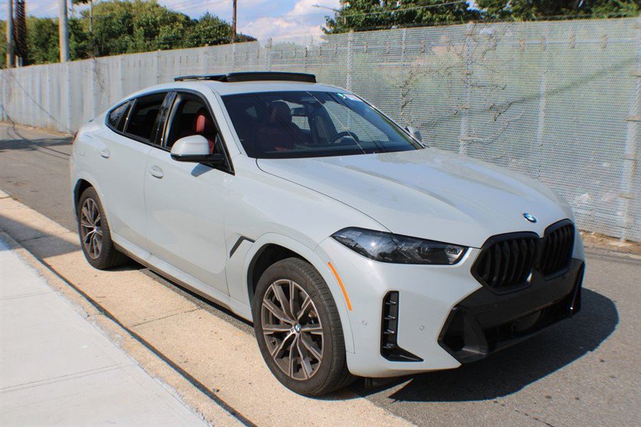 Used 2024 BMW X6 xDrive40i w/ Premium Package AWD/4WD image 4