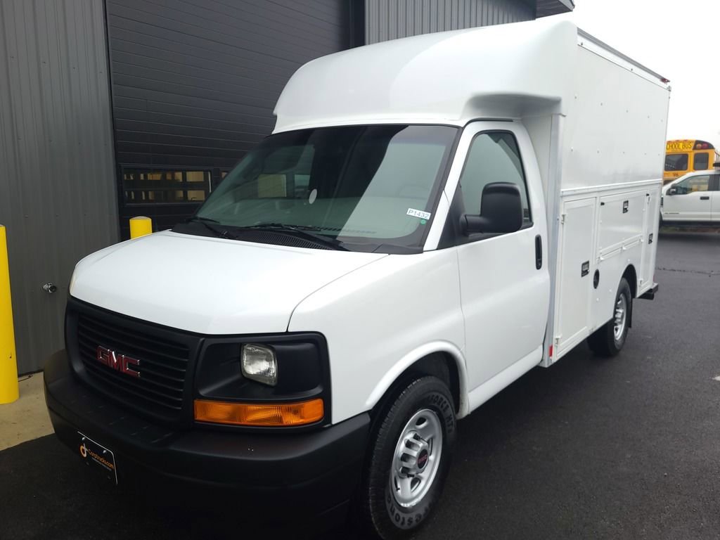 Used 2017 GMC Savana 3500 image 2