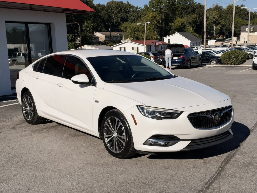 Used 2018 Buick Regal Essence w/ Driver Confidence Package #1 FWD image 8