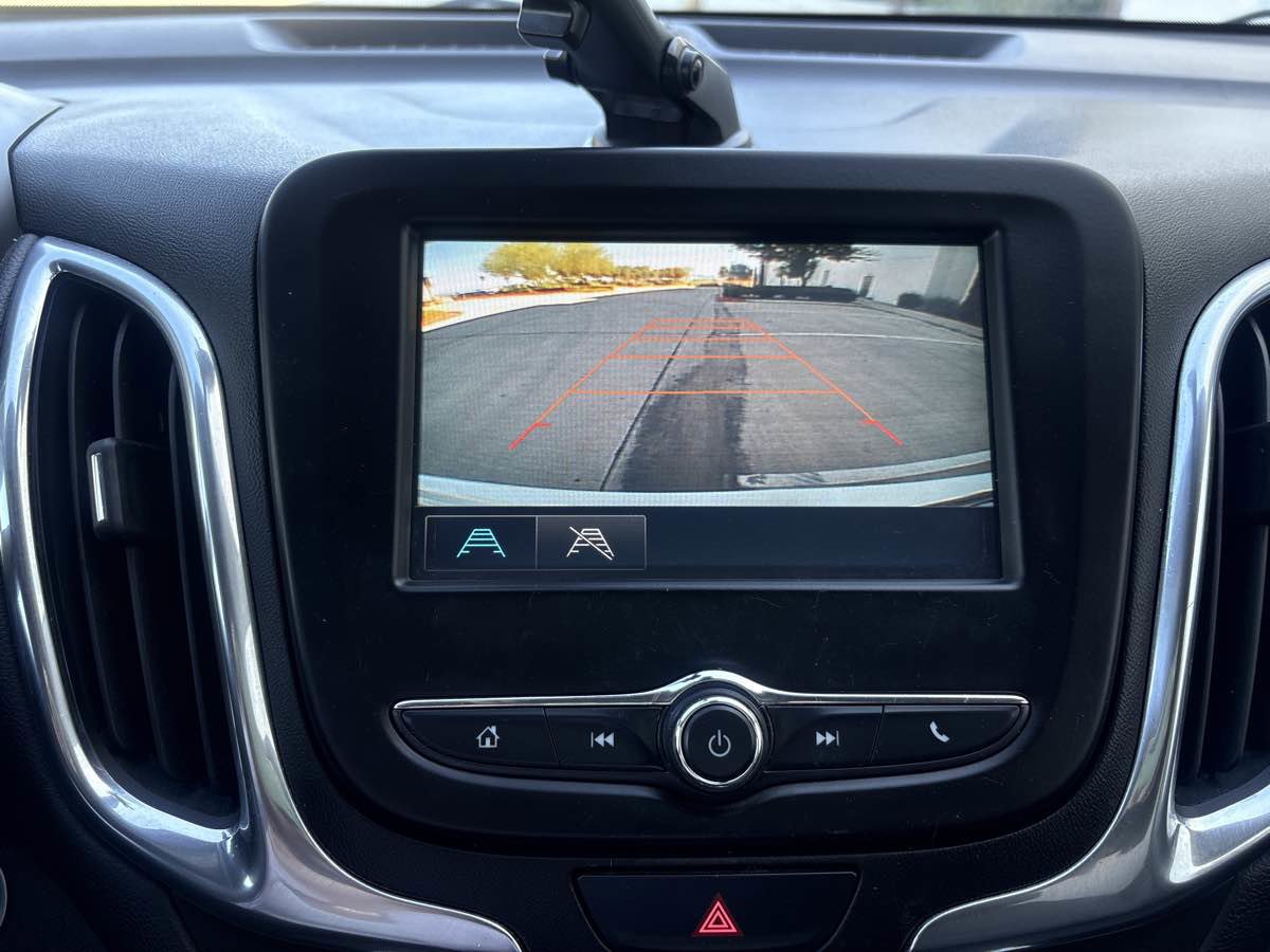 Used 2018 Chevrolet Equinox LT FWD image 24
