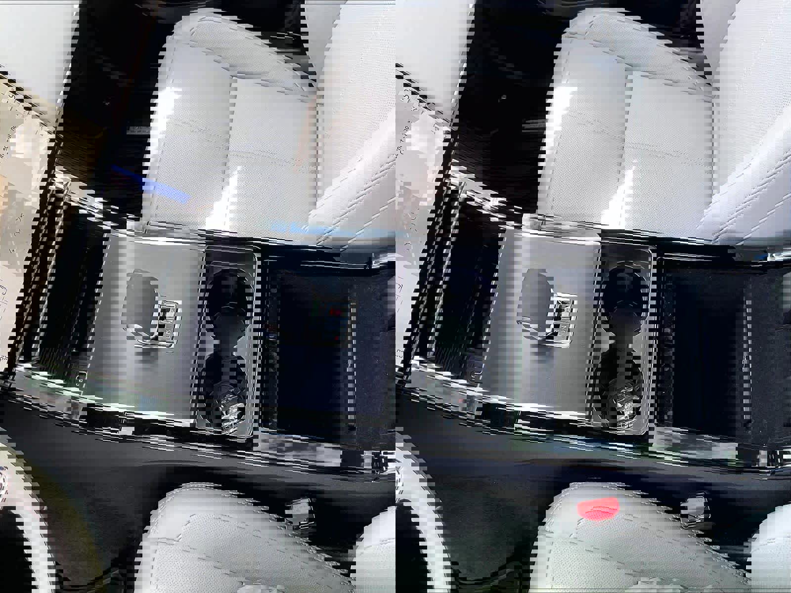 Used 2026 Land Rover Range Rover Velar Dynamic SE image 36