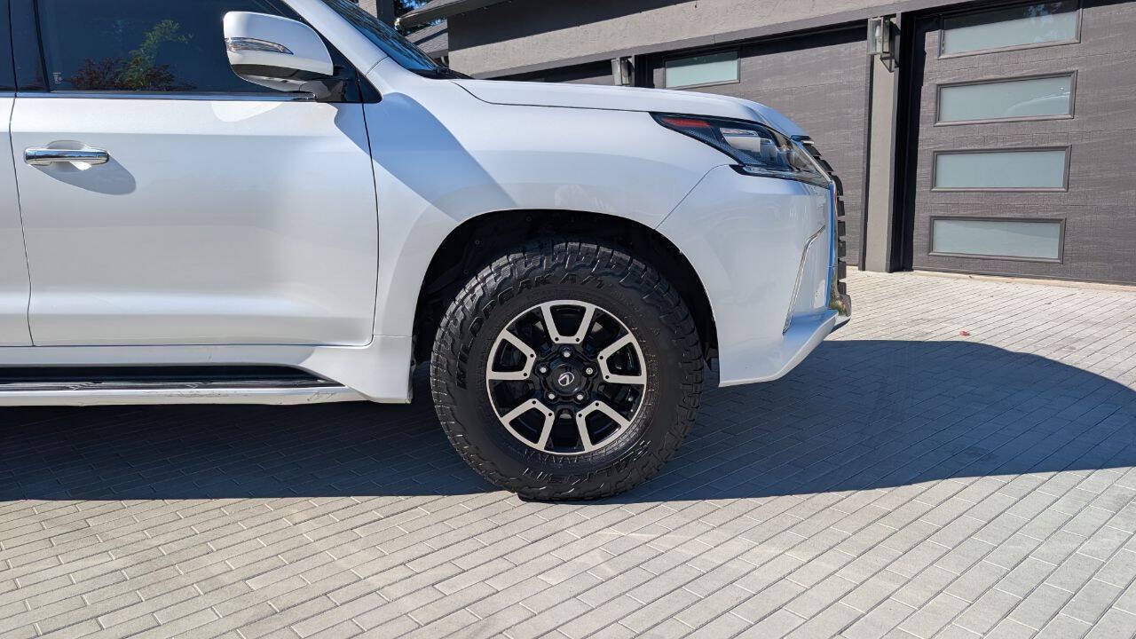 Used 2018 Lexus LX 570 4WD image 3