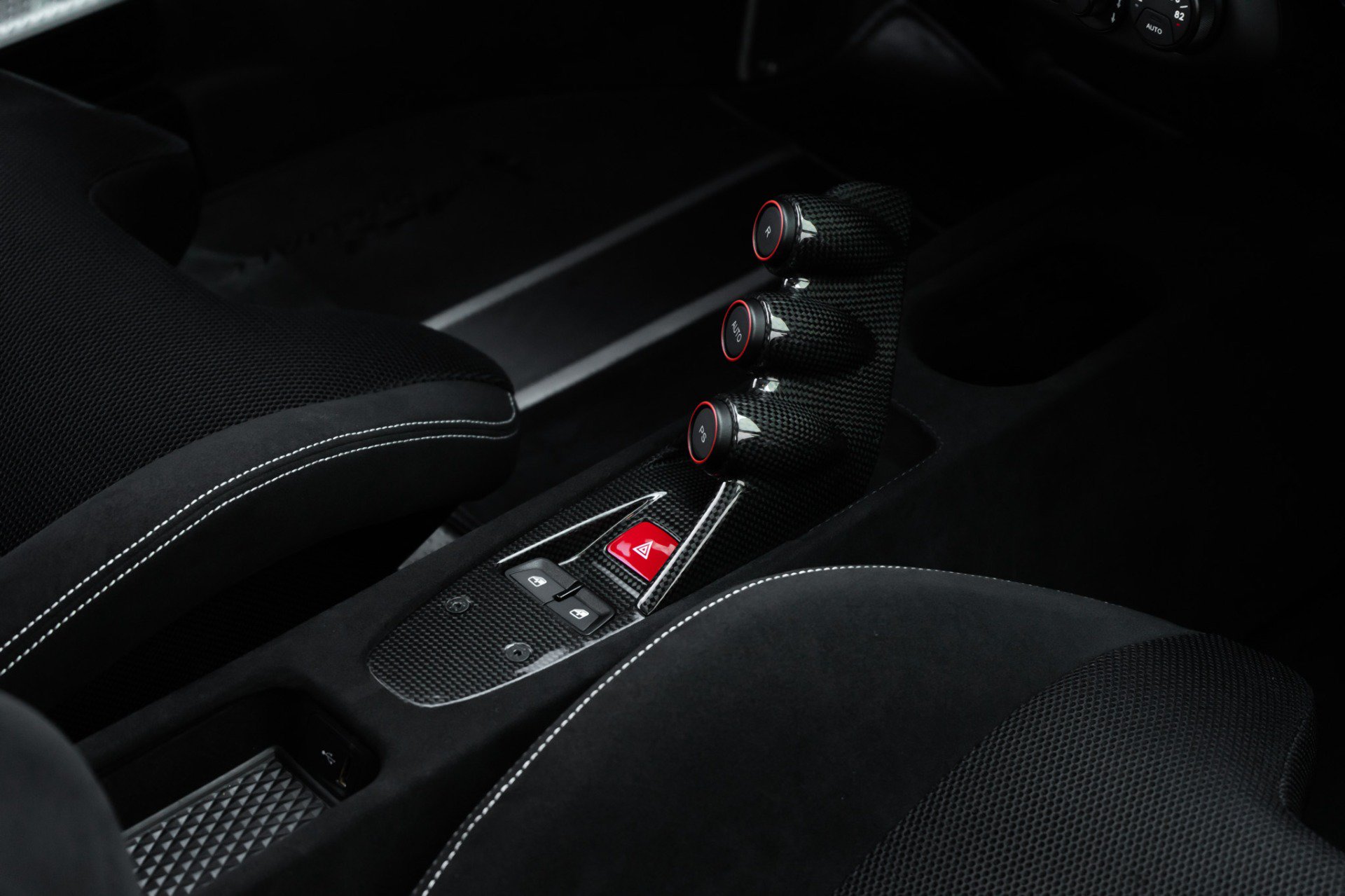 Used 2015 Ferrari 458 Speciale Coupe RWD image 34