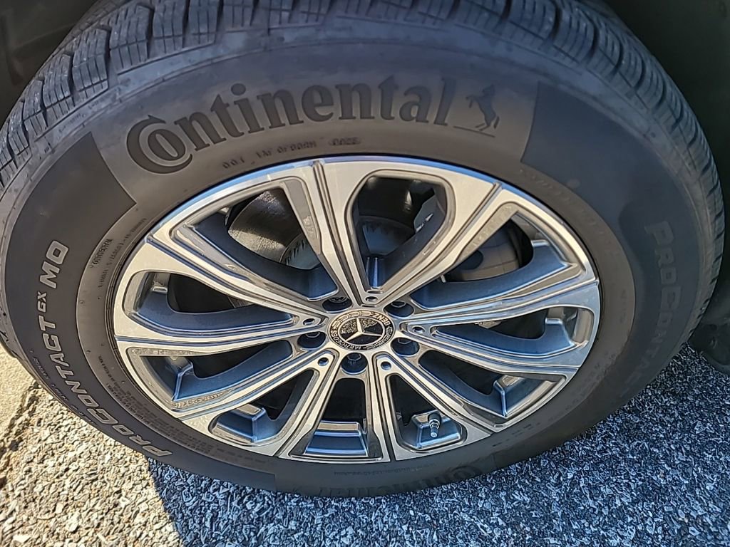 Used 2025 Mercedes-Benz GLC 300 4MATIC image 4