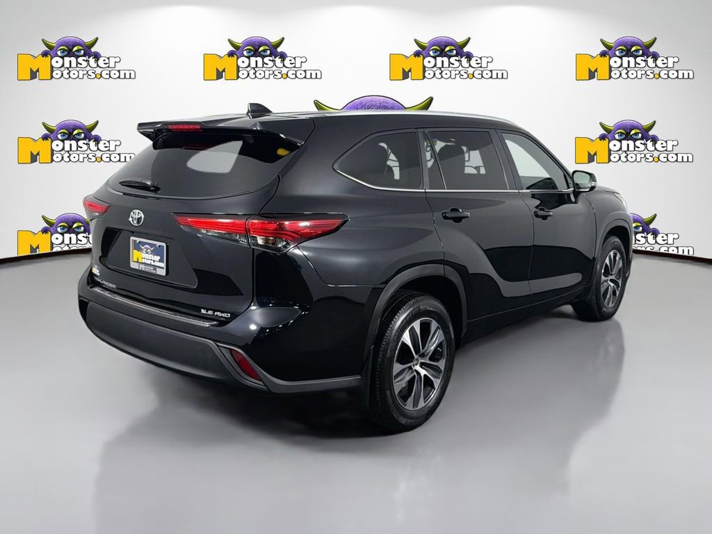 Used 2023 Toyota Highlander XLE image 5
