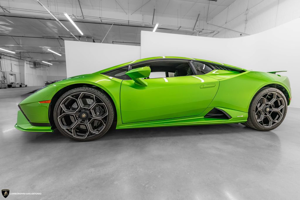 Used 2024 Lamborghini Huracan Tecnica RWD image 10