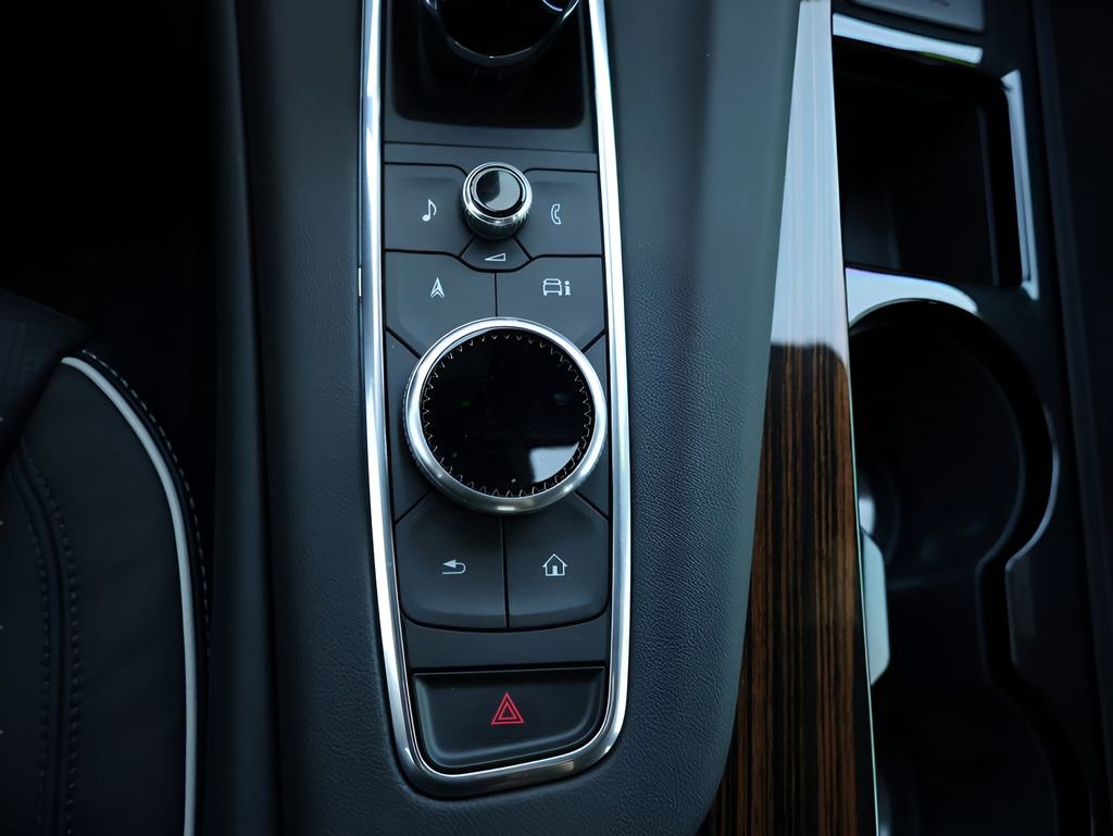 Used 2024 Cadillac Escalade Premium Luxury image 30