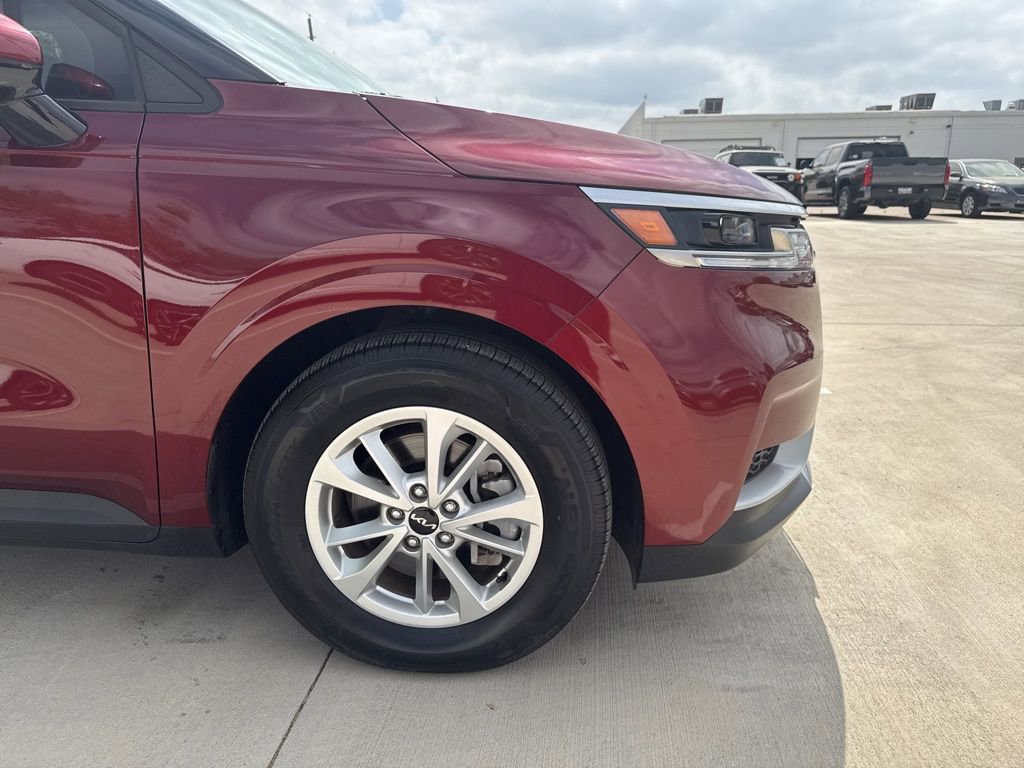 Used 2023 Kia Carnival LX image 11