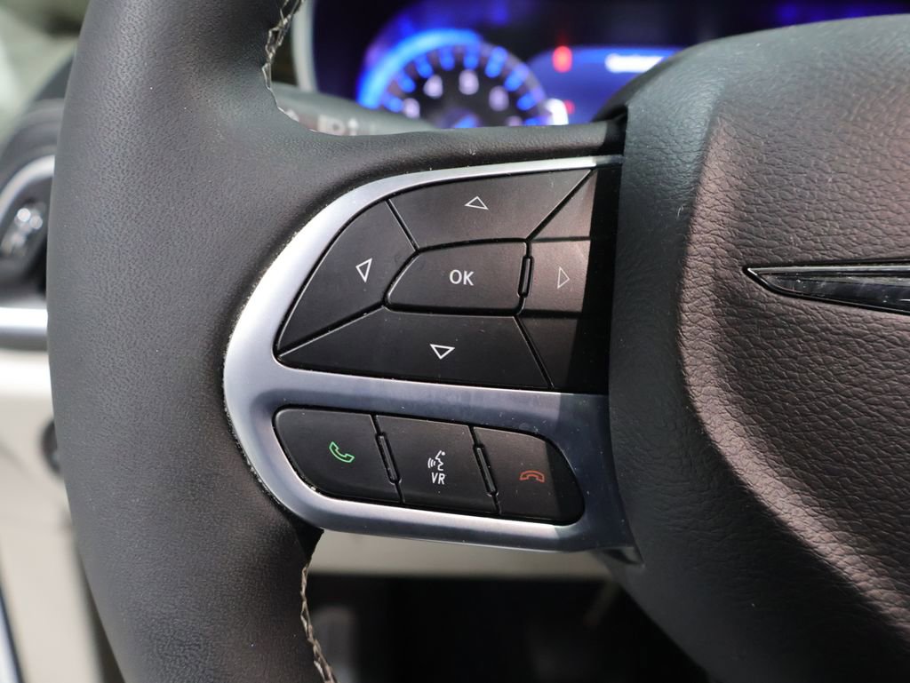 Used 2024 Chrysler Pacifica Limited w/ Uconnect Theater Family Group image 38