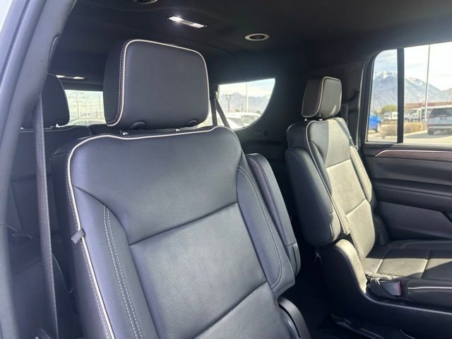 Used 2023 Chevrolet Suburban Premier image 15