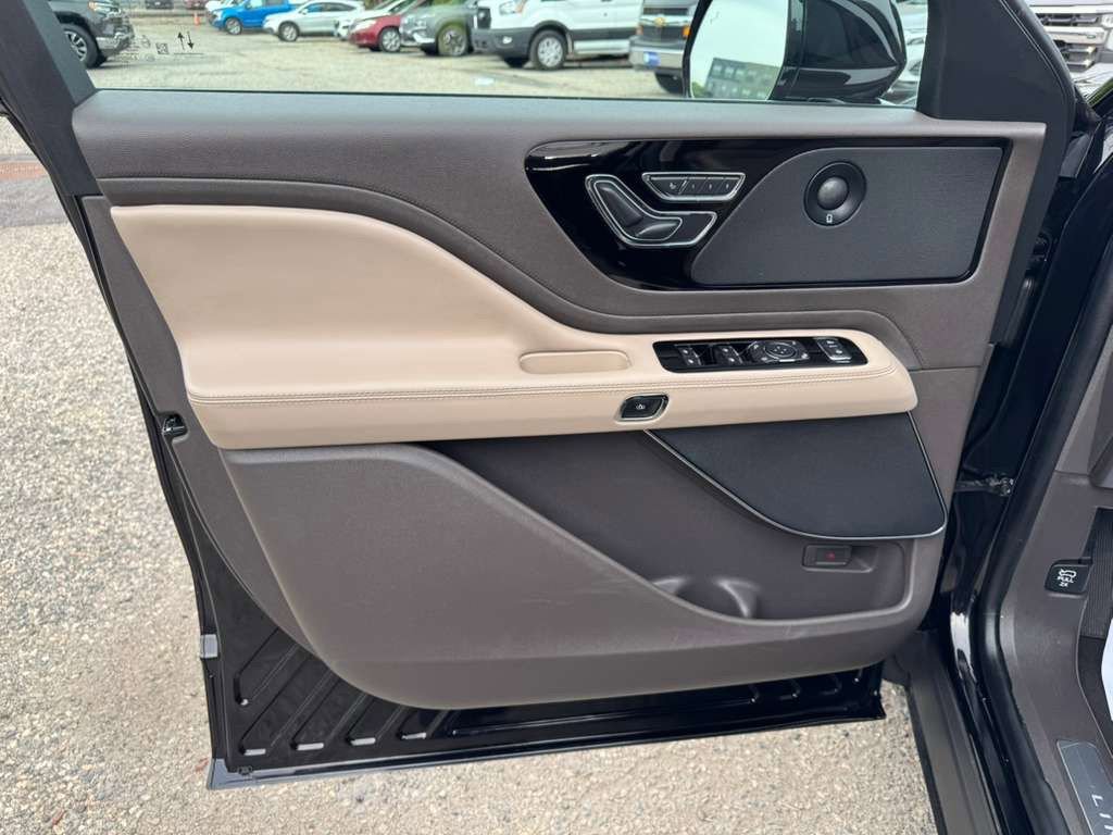Used 2021 Lincoln Aviator Reserve w/ Equipment Group 201A AWD/4WD image 12
