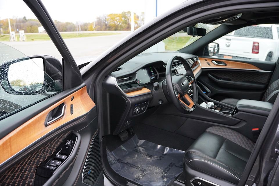 Used 2022 Jeep Grand Cherokee Summit image 15