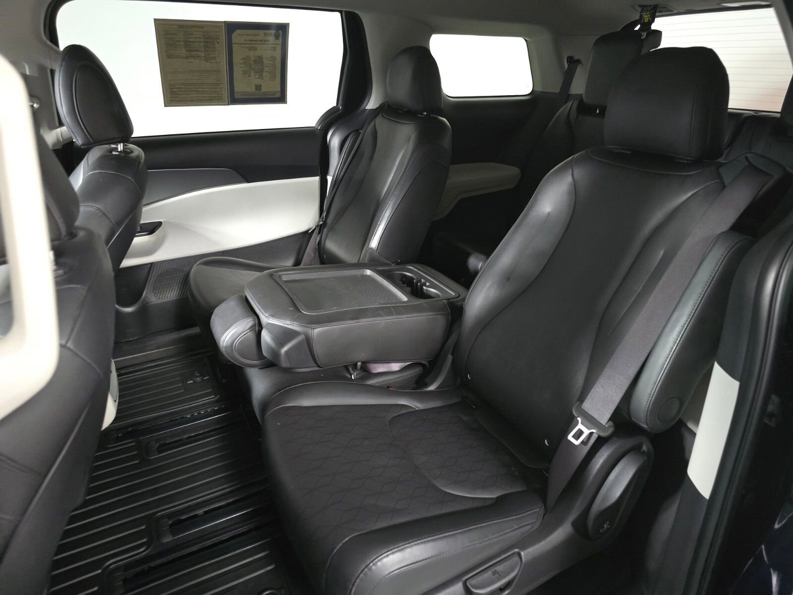 Used 2023 Kia Carnival LX image 15