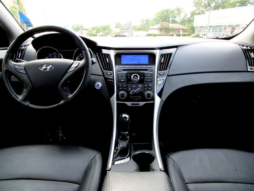 Used 2011 Hyundai Sonata Limited FWD image 2