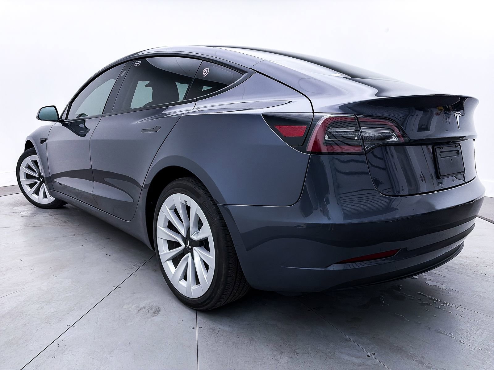 Used 2023 Tesla Model 3 Standard Range image 2