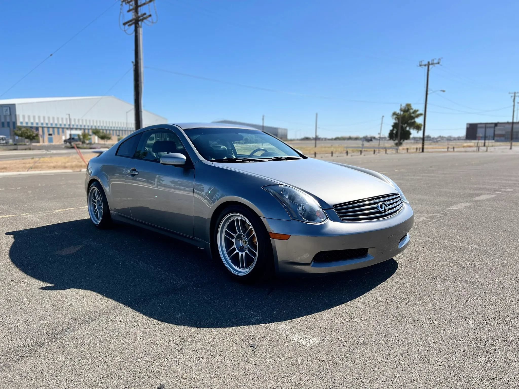 Used 2004 INFINITI G35 Coupe w/ Premium Pkg RWD image 3